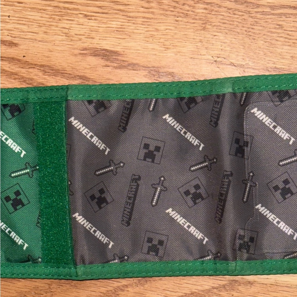 Minecraft Trifold Wallet - Picture 2 of 3